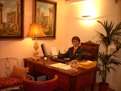 La scrivania dello studio Romana Negozi in Via Silvio Spaventa